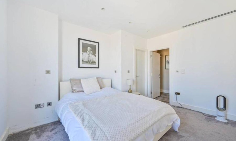 2 Bedroom apartment, Belgrave Court, Westferry Circus East London E14 8RJ