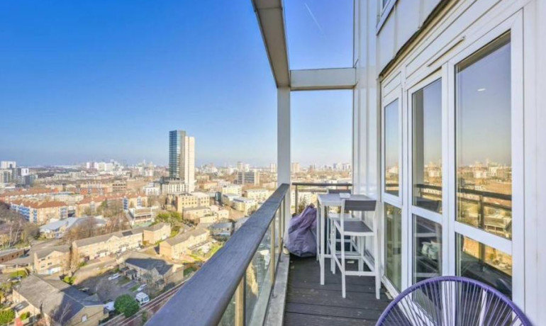 2 Bedroom apartment, Belgrave Court, Westferry Circus East London E14 8RJ