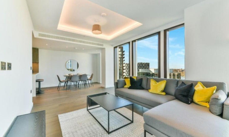 3 bedroom 2 bathroom apartment One Thames City, London, SW8