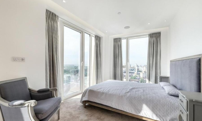 3 bedroom 3 bathroom apartment 150 Vaughan Way, E1W