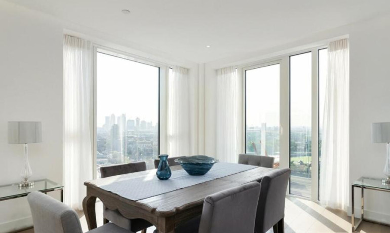 3 bedroom 3 bathroom apartment 150 Vaughan Way, E1W