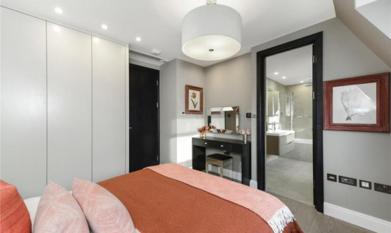 3 bedroom 3 bathroom apartment St. Johns Wood Park, London, NW8