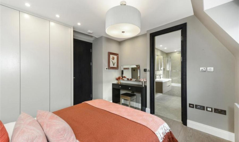 3 bedroom 3 bathroom apartment St. Johns Wood Park, London, NW8