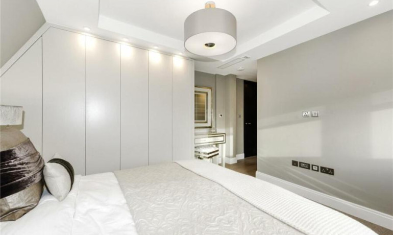 3 bedroom 3 bathroom apartment St. Johns Wood Park, London, NW8