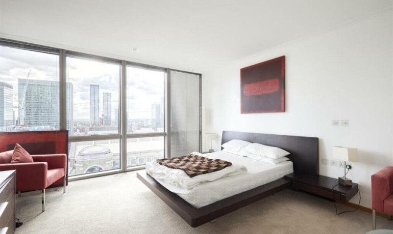 3 bedroom 3 bathroom apartment West India Quay, Docklands, E14