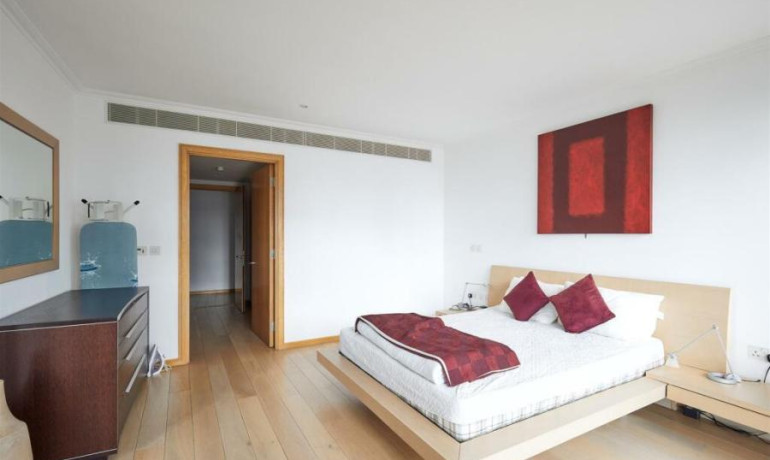 3 bedroom 3 bathroom apartment West India Quay, Docklands, E14