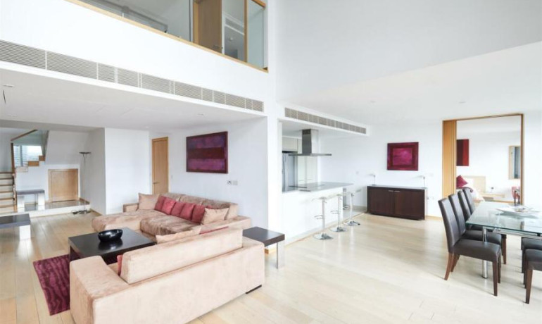 3 bedroom 3 bathroom apartment West India Quay, Docklands, E14