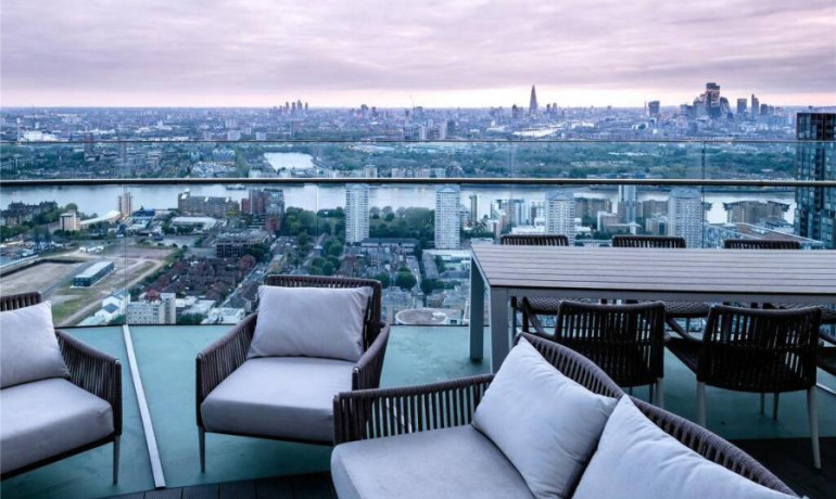 4 Bedrooms 3 Bathrooms, Duplex Penthouse 31 Crossharbour Plaza, London, E14