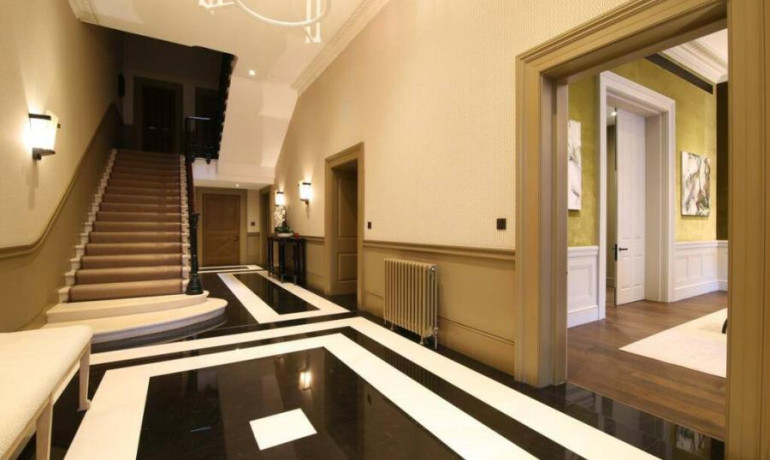 9 bedroom 9 bathroom apartment 10 Castle Ln Buckingham Gate, SW1E 6DR