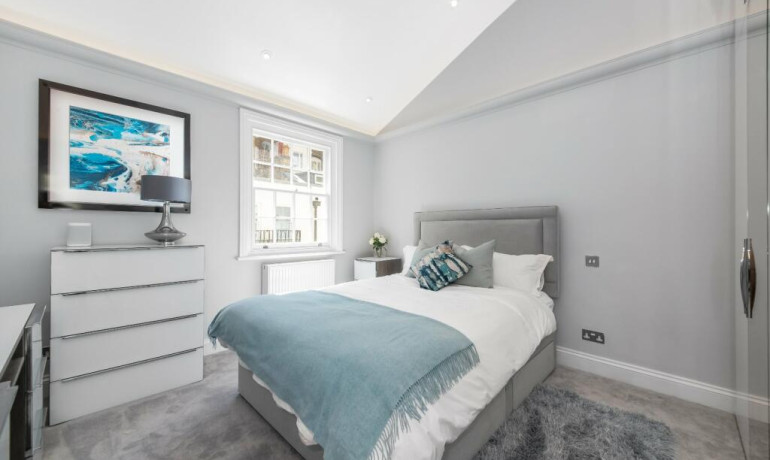 2 bedroom 2  bathroom house Eccleston Mews, London, SW1X